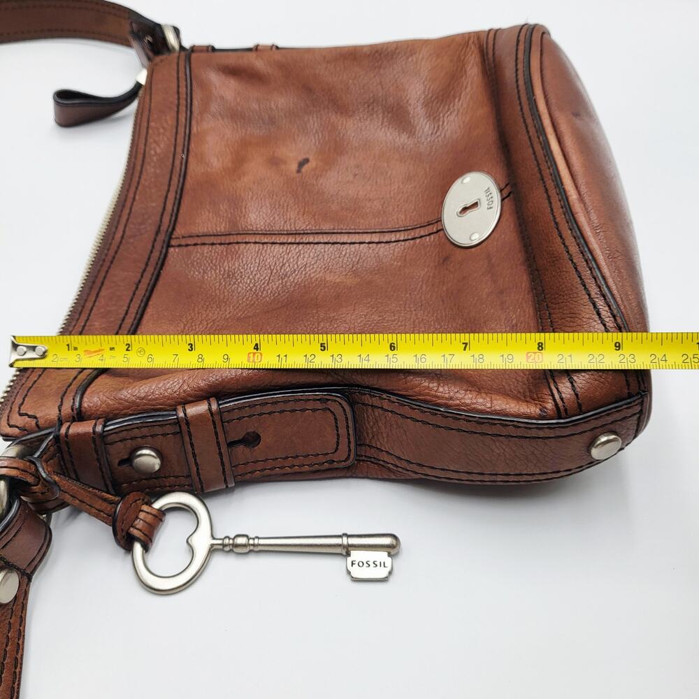 Vintage Fossil Maddox Top Zip Brown Leather Crossbody Bucket Bag Logo Key Charm - Picture 11 of 11